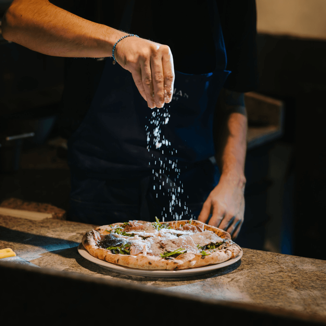 Restaurant Sebastian — finishing the pizza